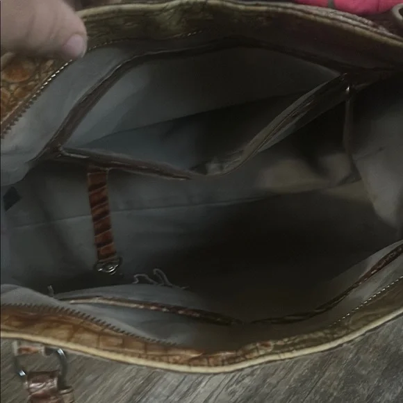 Elegant Crocodile-Embossed Brown Shoulder Bag - Picture 3 of 5